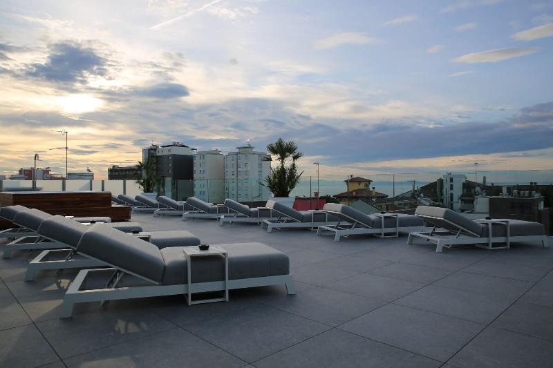 Monaco Suites Hotel Линьяно-Саббьядоро Экстерьер фото
