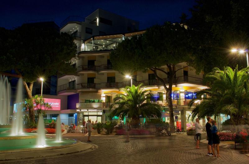 Monaco Suites Hotel Линьяно-Саббьядоро Экстерьер фото