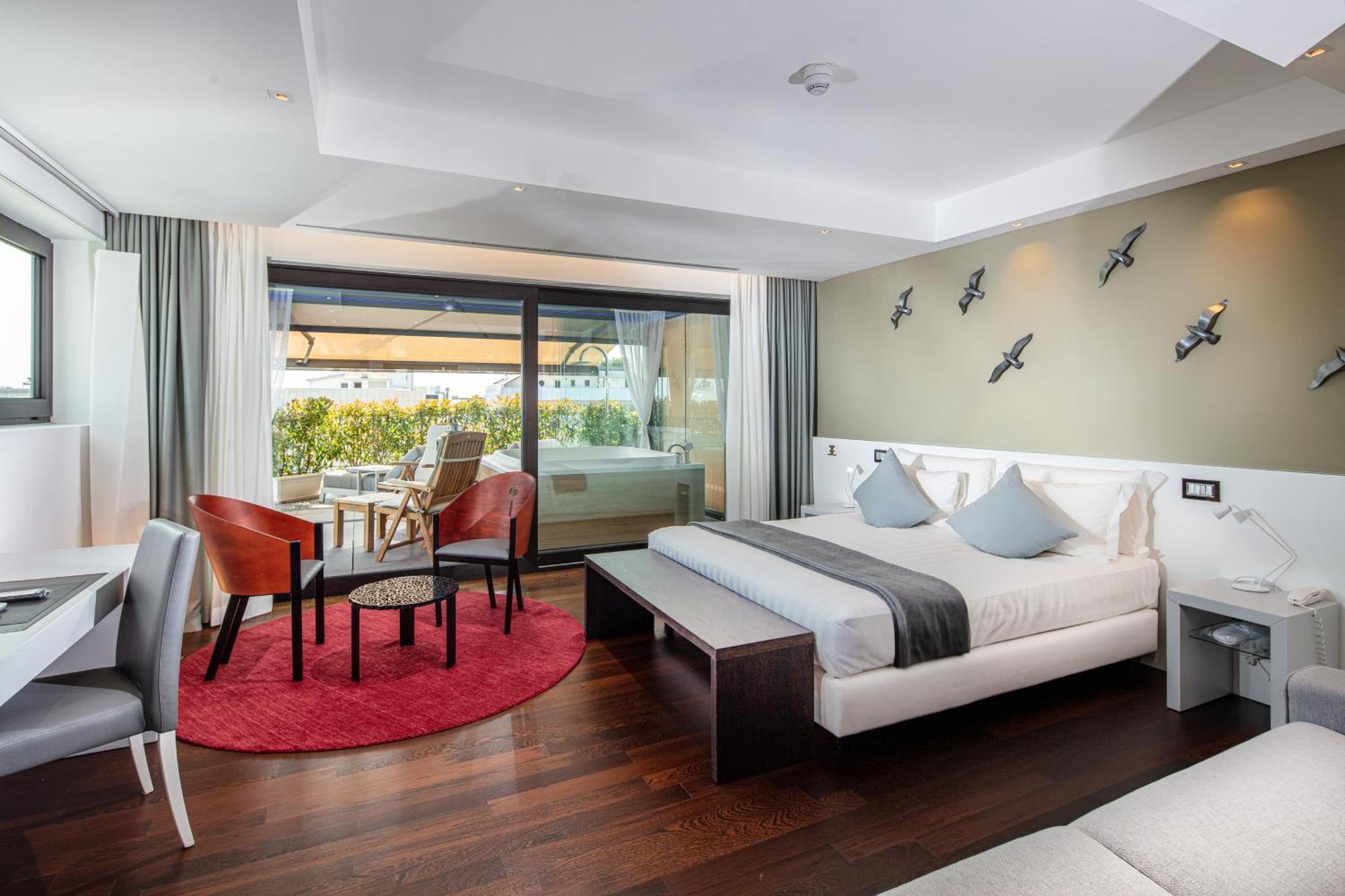 Monaco Suites Hotel Линьяно-Саббьядоро Экстерьер фото